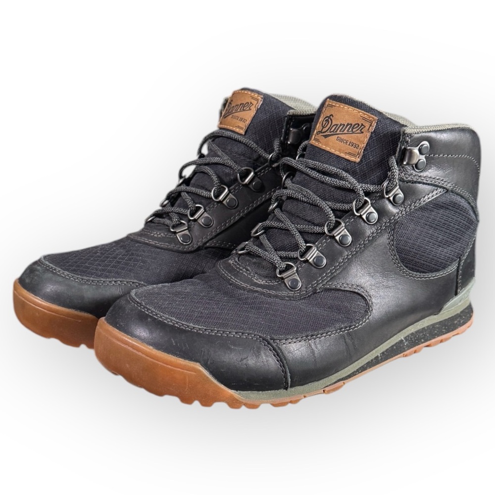 M 9.5 Danner Jags in Midnight. Waterproof Hiking boots